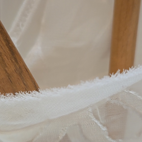 T Tahari White Sleeveless Top - Picture 4 of 10